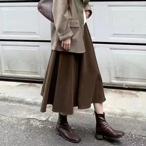 Black high-waist slim woolen half-length skirt for women with a-line large hem woolen mid-length skirt autumn and winter 2024 new style