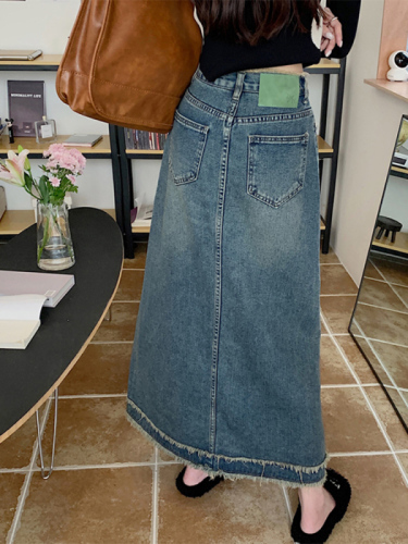 Raw edge denim skirt for women plus size, fat mm, high waist, covering the crotch, slimming the pear-shaped figure