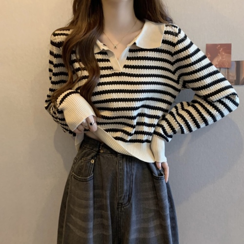 New plus size sweater for women with contrasting stripes, polo collar, long sleeves, gentle style, slimming top