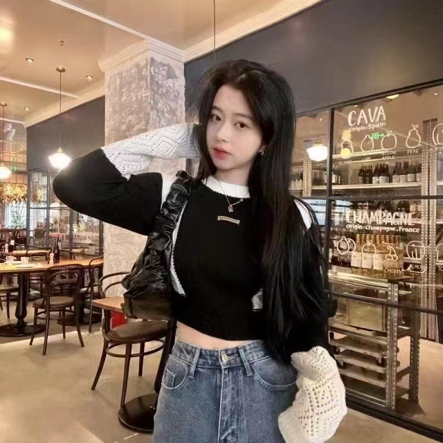 Autumn and winter new design niche sweet and cool pullover top off-shoulder hollow stitching black and white knitted sweater for women