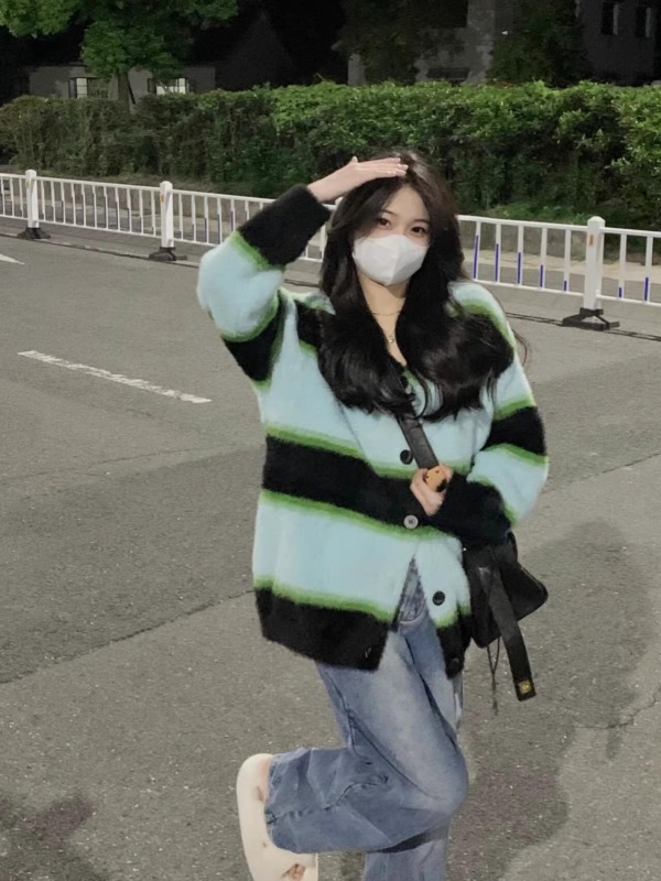 Already shipped V-neck sweater for women in autumn and winter loose lazy style high-end imitation mink knitted cardigan top jacket