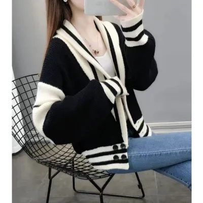 Korean autumn and winter chic contrasting color baseball uniform V-neck large cuffed long-sleeved loose thickened sweater jacket