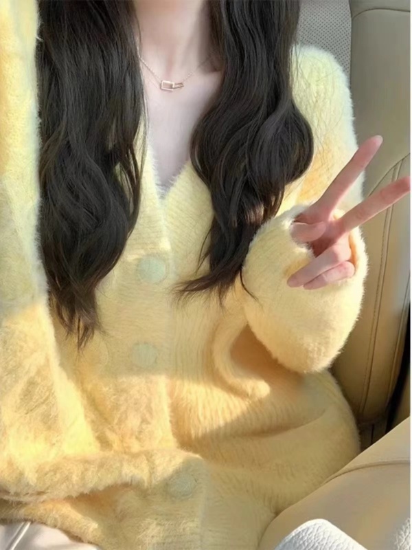 Gentle cream yellow sweater cardigan coat for women in autumn and winter, loose and lazy style, soft and waxy style, knitted top