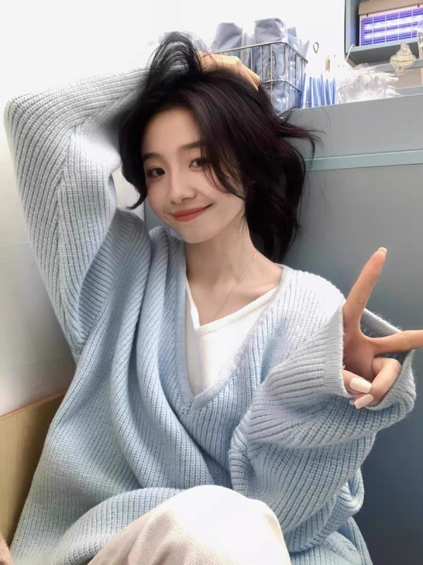 Autumn holiday two-piece sweater for women ins Korean style loose lazy style soft breast baby blue v-neck sweater top winter