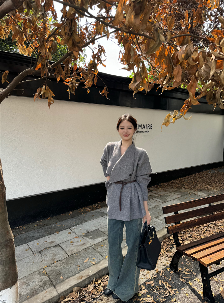 Real shot of a high-end, waist-cinching and temperamental knitted sweater jacket for autumn and winter solid color mid-length with a thick cardigan