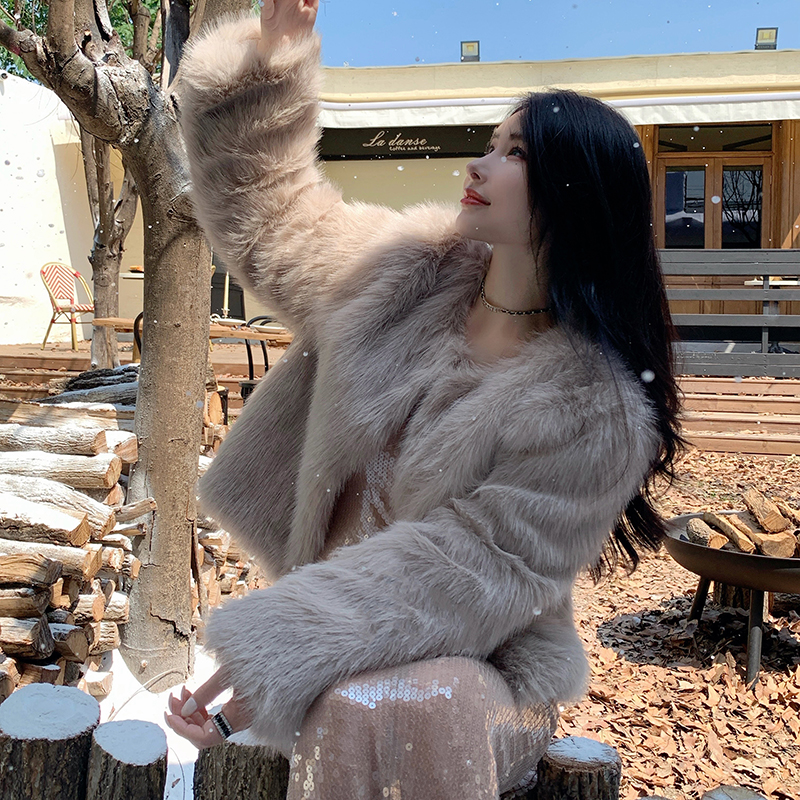 Real shot of fur Wannianwudai imitation fox fur coat for women new winter Haining young fur coat
