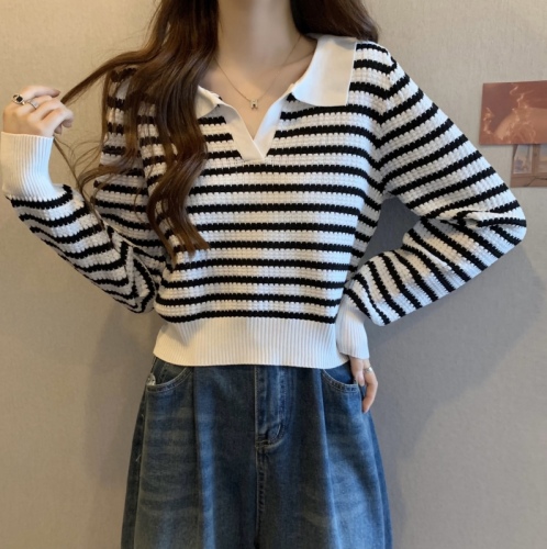 New plus size sweater for women with contrasting stripes, polo collar, long sleeves, gentle style, slimming top