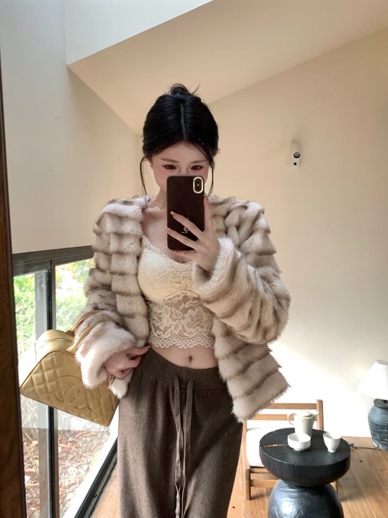 Actual shot of autumn and winter high-end imitation mink fur chinchilla eco-friendly fur feminine slimming short fur coat