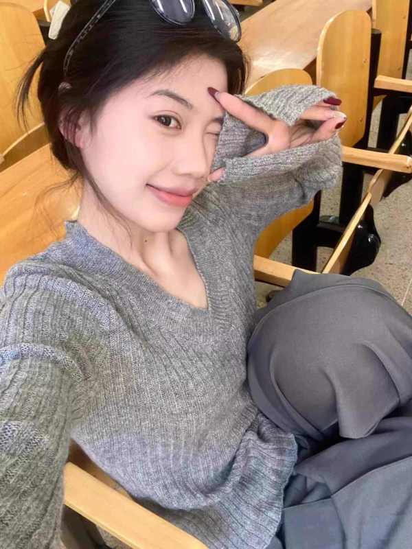 Paper Man Lazy Slit Sleeves Knitted Bottoming Top Women's Autumn New Versatile V-Neck Slim Long Sleeve Top Winter