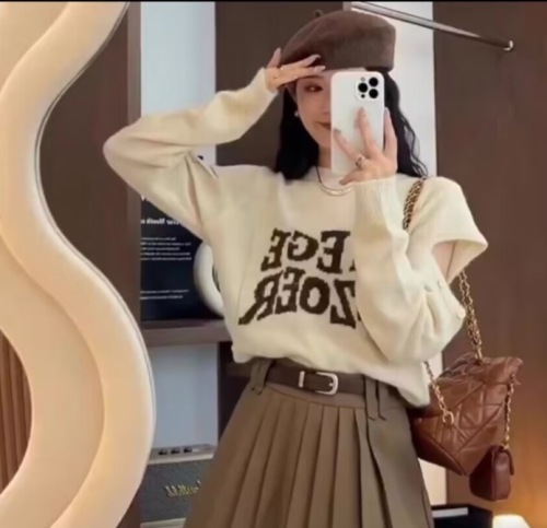 Design niche letter off-shoulder sweater women's autumn new French style loose and slim tops for small people