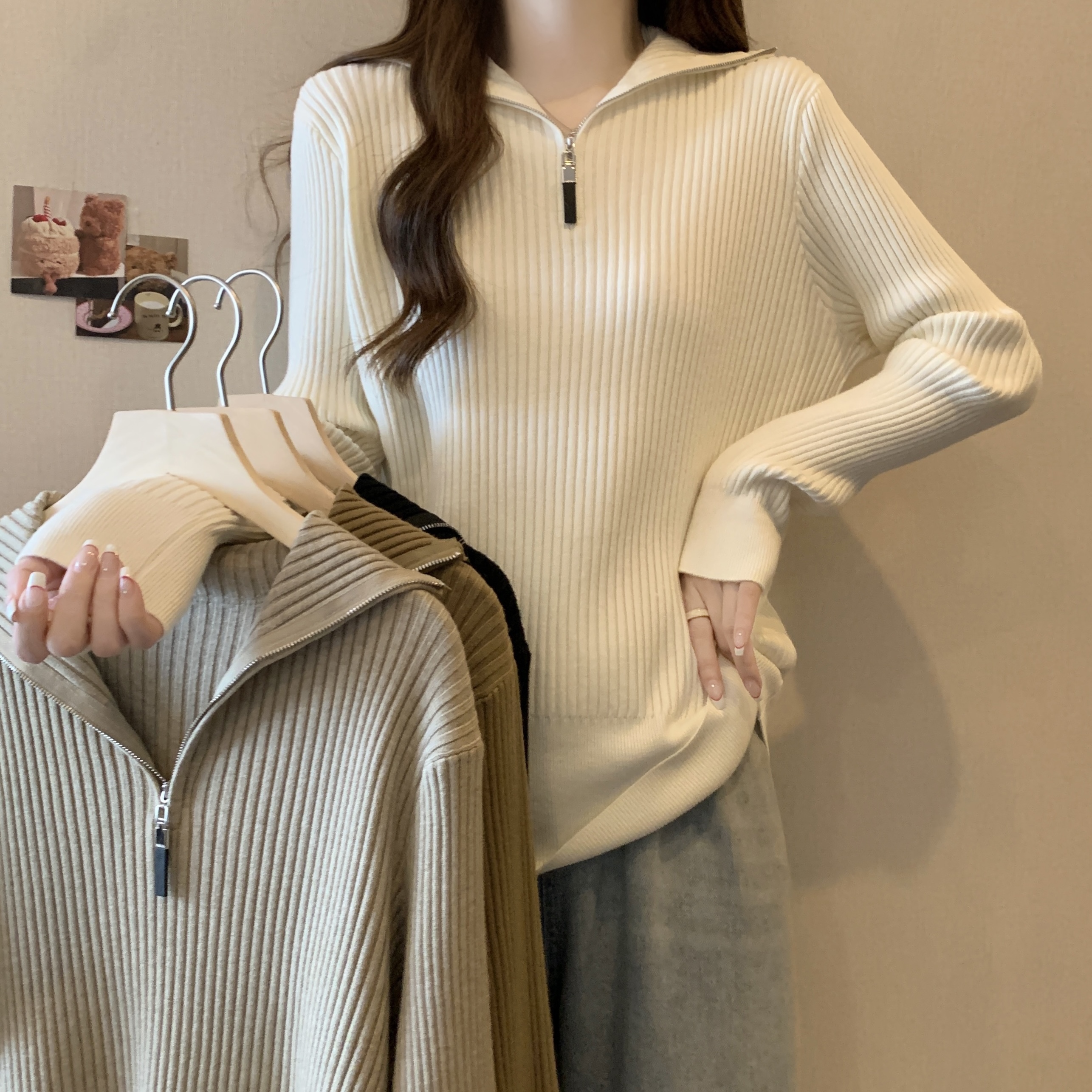 Photographed~ Plus-size thick V-neck knitted sweater with square shoulder seams, niche zipper, loose and slimming.