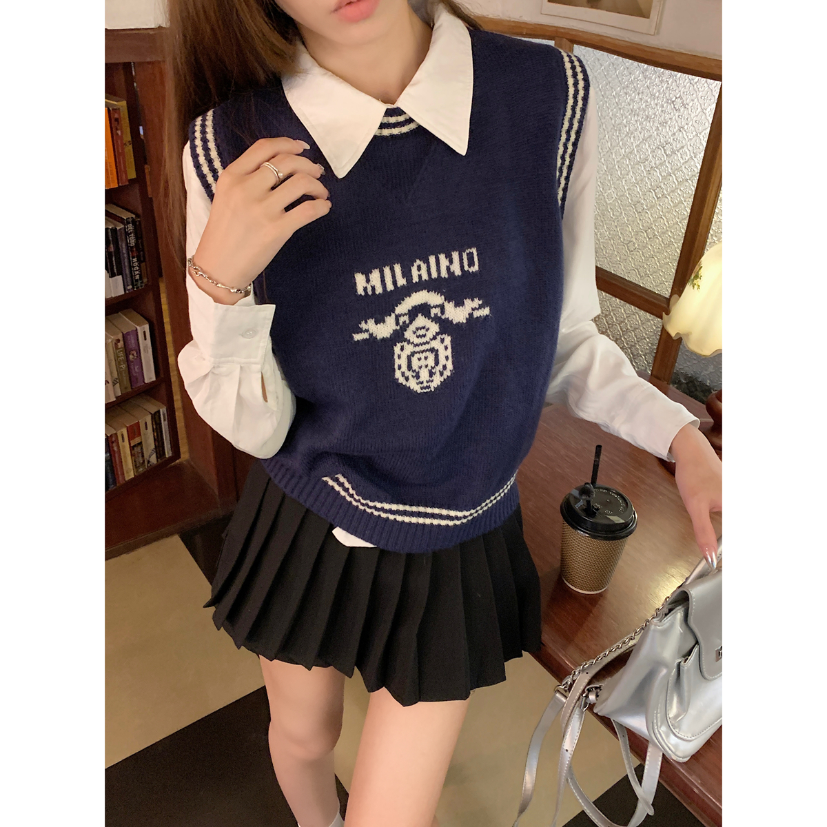 Real shot of autumn and winter Korean style round neck contrast jacquard Andy velvet sweater with sleeveless vest sweater for women