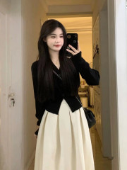 New Korean style salt-based ladylike temperament waist slimming design sweater tutu skirt suit
