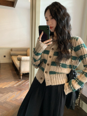 Ren Xiaoyi’s new product at 20:00 on August 16, 9.5% off + full discount on striped v-neck color-blocked cardigan knitted top