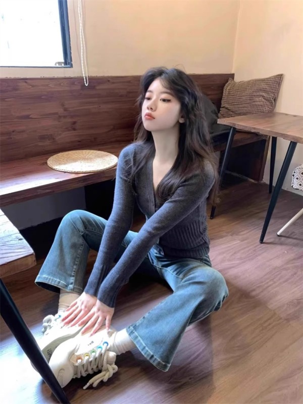 Already shipped new V-neck slim fit knitted cardigan for women with right shoulder temperament and versatile high-end gray bottoming top