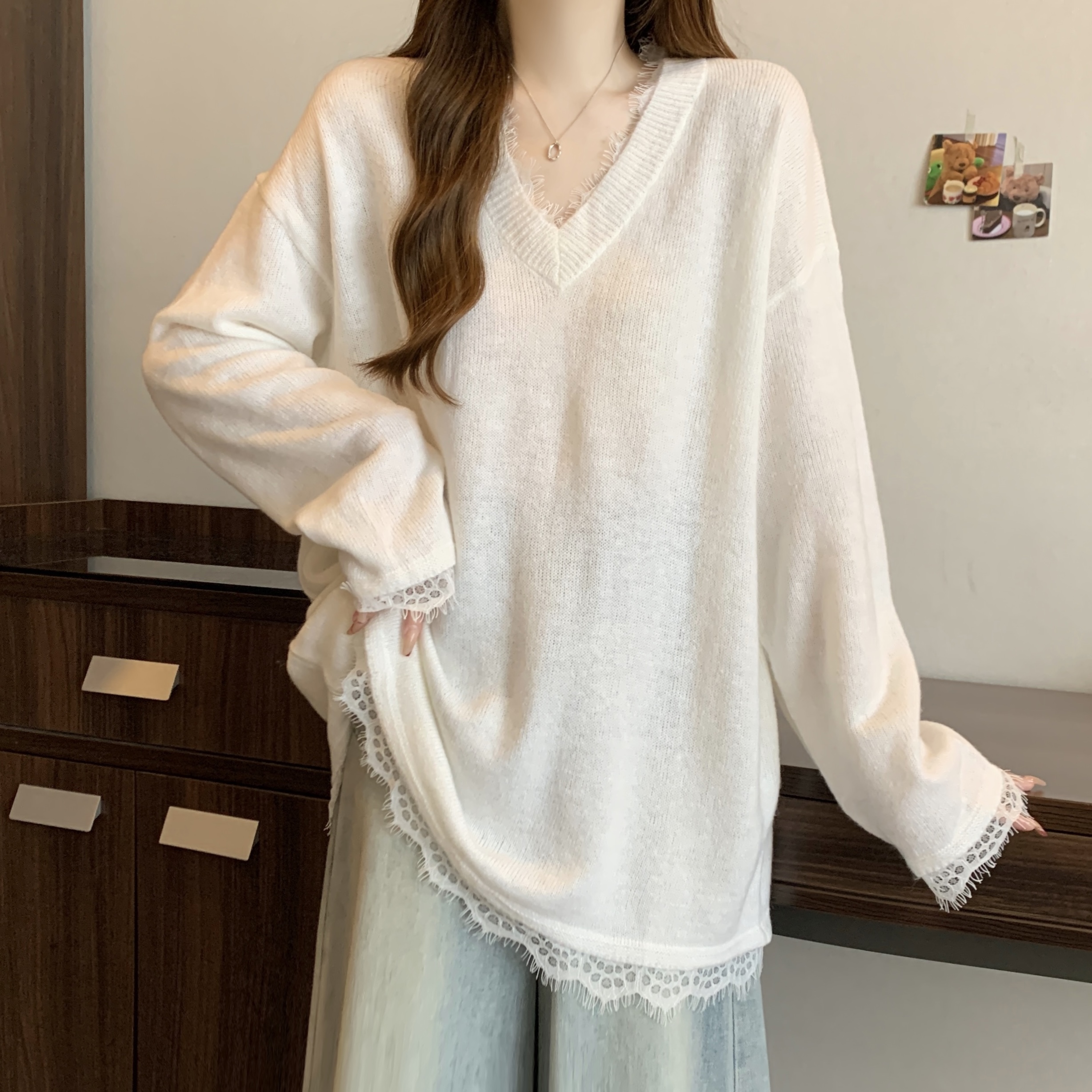 Real shot of plus size fat girl simple and versatile solid color lace V-neck loose type sweater and sweater for women that covers the flesh and looks slimming