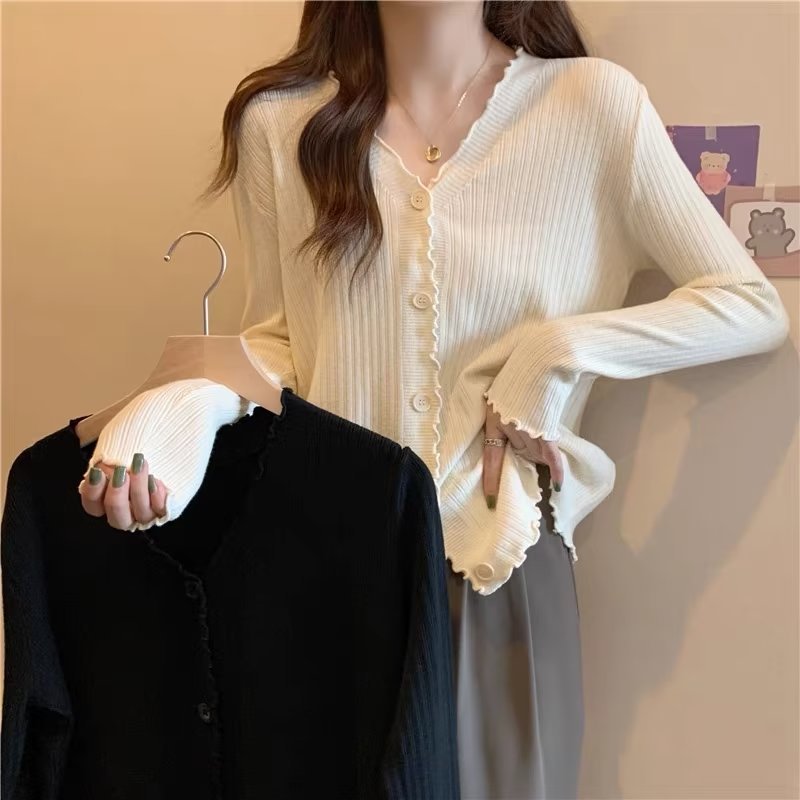 Plus size women's clothing for fat mm in spring and autumn to slim down and reduce age, simple V-neck single-breasted super slim knitted cardigan top