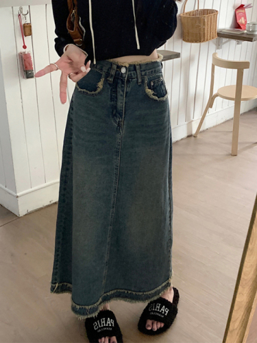 Raw edge denim skirt for women plus size, fat mm, high waist, covering the crotch, slimming the pear-shaped figure