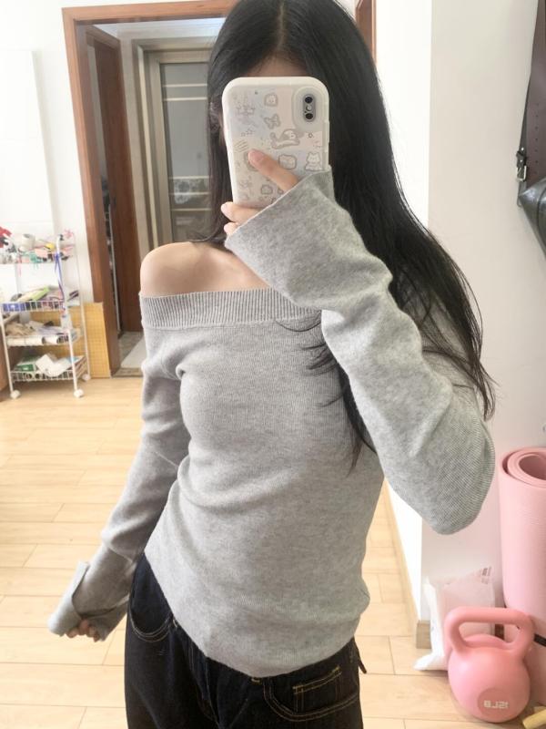 Ready stock~Hot girl gray oblique shoulder slit long-sleeved sweater for women in autumn and winter