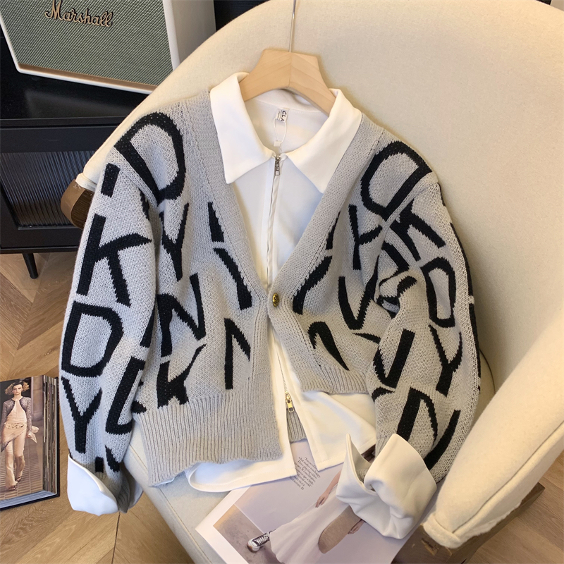Actual shot ~ Hong Kong style letter v-neck fake two-piece shirt for women in autumn and winter new design high-end top