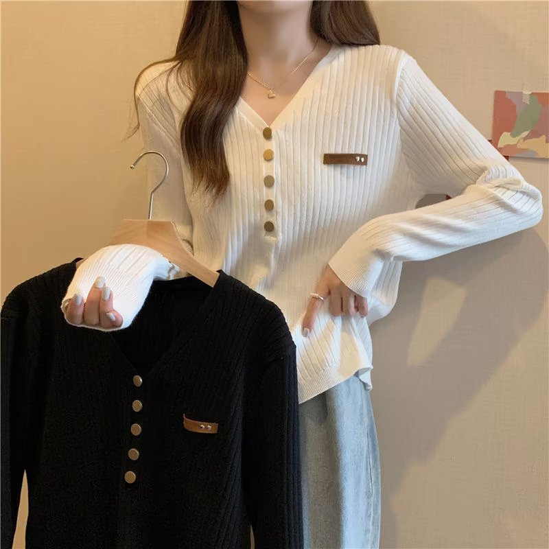 Large size new V-neck button patch short-sleeved top fat MM single-breasted loose sweater