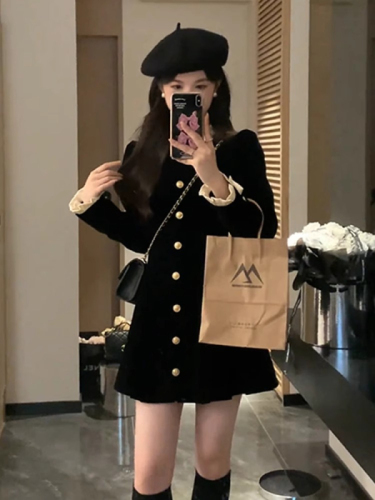 Hepburn Xiaoxiang style velvet dress for women 2024 new high-end waist slimming A-line skirt