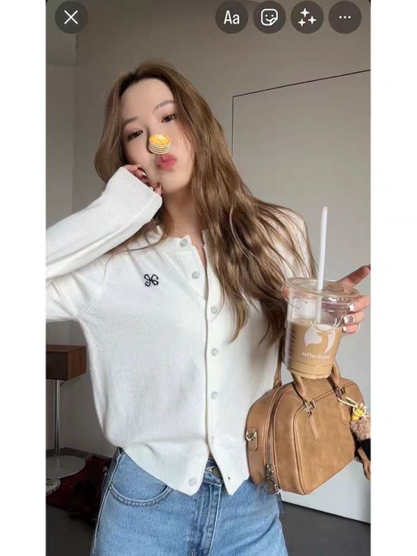 HEYGIRL Hei Ge, a fashionable intellectual, handmade 3D logo!  Soft waxy round neck wool knitted cardigan for women