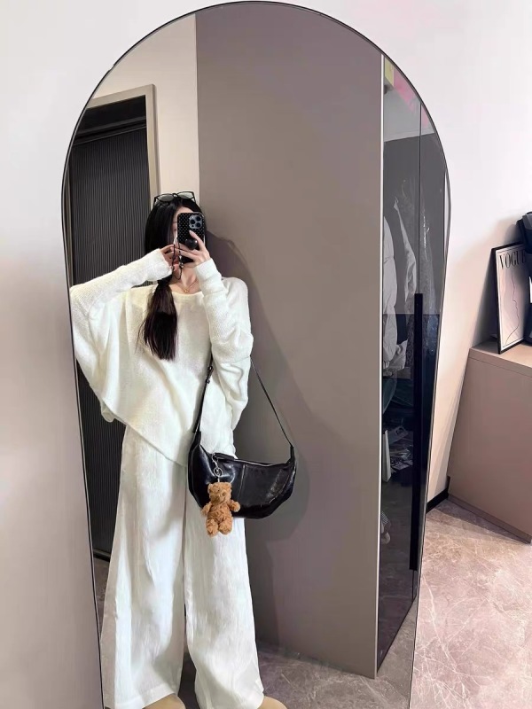 Bat-sleeve Irregular Knitted Sweater Women's Autumn 2024 New Thin Pullover Sweater Soft Waxy Lazy Wind Blouse