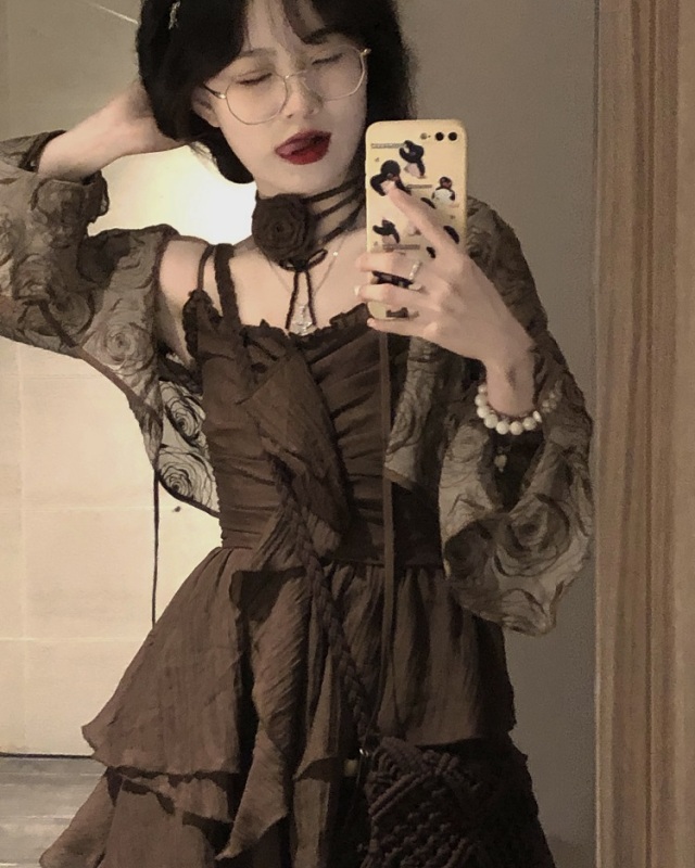 ALITTLE Messy "Broken Rose" retro neckband design waist suspender skirt + cardigan