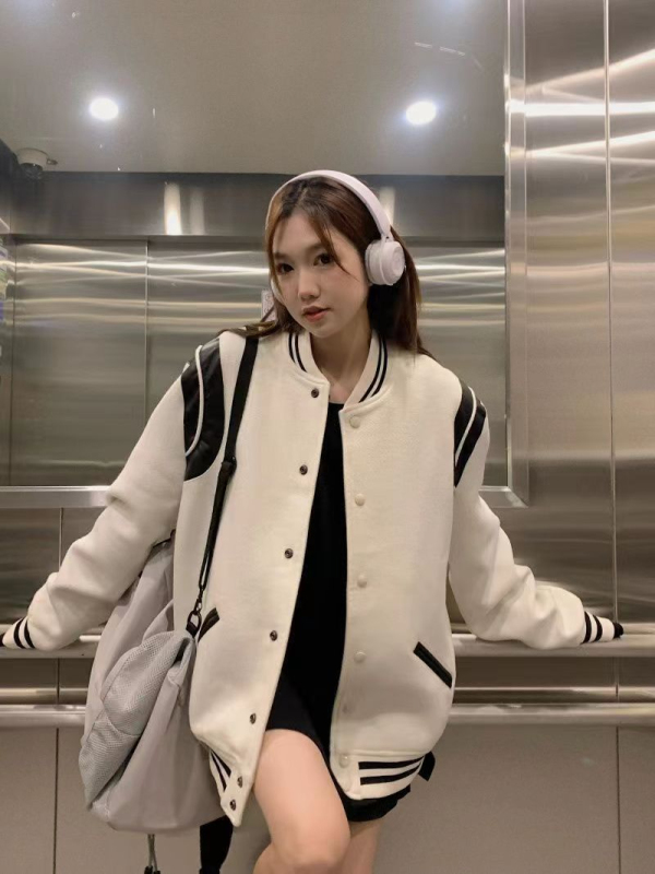 Contrast color splicing baseball jacket for women, spring and autumn style, high-end, street-friendly, loose, slim, casual long-sleeved jacket top