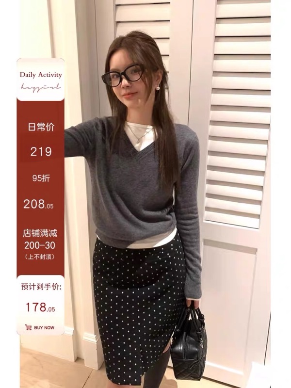 HEYGIRL Hei Ge is a master of matching!  100 wool high-end knitted sweater for women early spring V-neck long-sleeved bottoming shirt