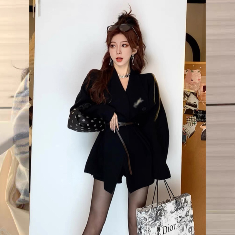 Sweater is light, luxurious and loose, knitted, fashionable, casual and versatile