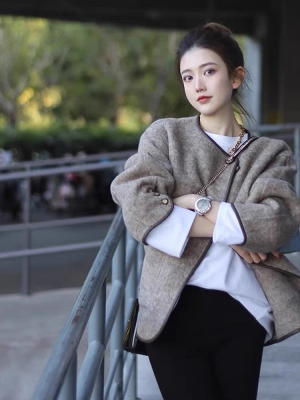 Xiaoxiangfeng short jacket for women, new style for autumn, unique, super good-looking, high-end, popular top