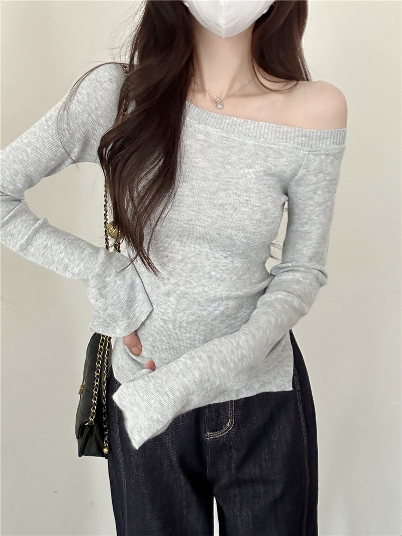 Actual shot of gray sexy off-shoulder long-sleeved sweater with gentle style, slim fit and design with slits