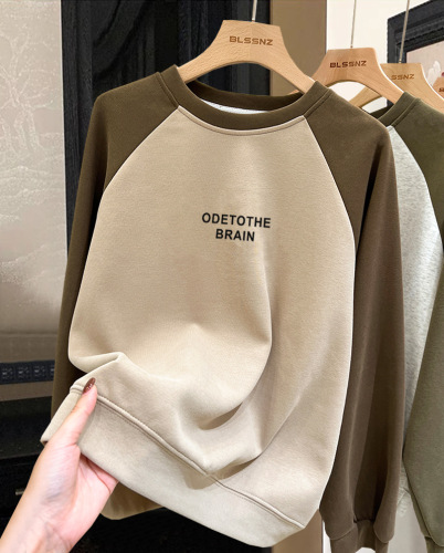 Contrast color raglan round neck sweatshirt for women in autumn and winter, thickened velvet, new Korean style, trendy loose top and jacket