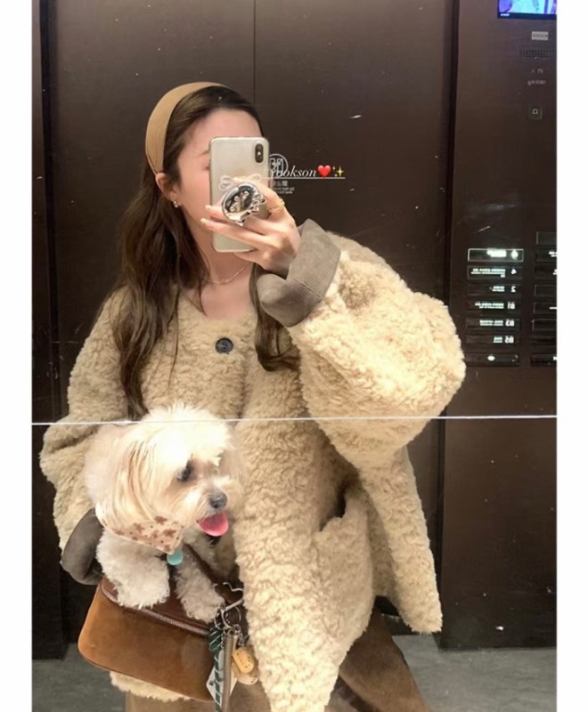 Hei Ge's same style lamb wool jacket in two colors