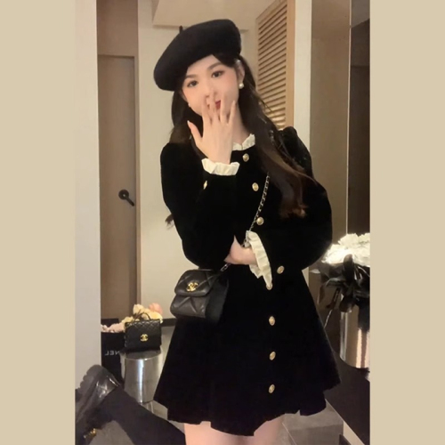 Hepburn Xiaoxiang style velvet dress for women 2024 new high-end waist slimming A-line skirt