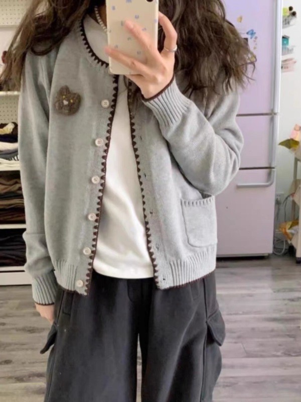 Gray sweater for women 2024 early autumn new Korean style age-reducing college style loose outer wear wool knitted cardigan jacket