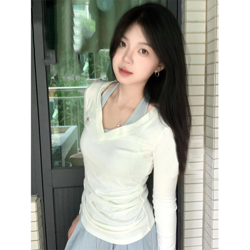 Korean white V-neck long-sleeved T-shirt for women in autumn 2024 new inner vest layering unique chic hot girl top