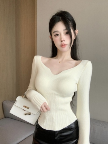 Whoever wears it loves it!  Design sense pure desire fishbone bottoming shirt autumn long-sleeved T-shirt small waist slimming top