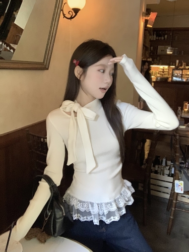 Actual shot of small fragrant bow knitted shirt for women with halter neck and lace splicing bottoming shirt.