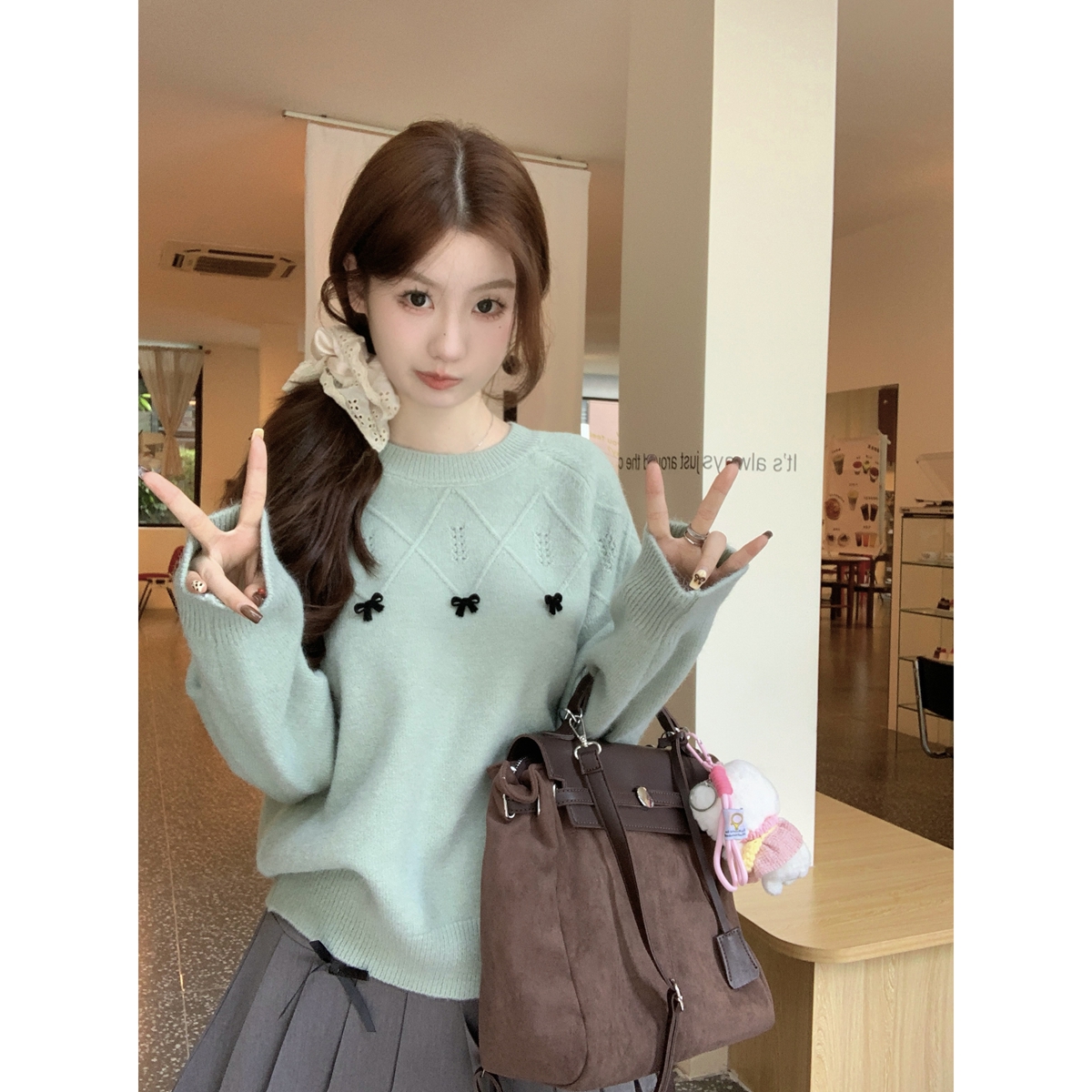 Real shot of autumn and winter Korean style loose and sweet bow design arctic velvet sweater with sweater top inside