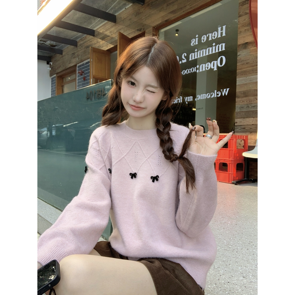 Actual shot of autumn and winter Korean style loose and sweet arctic velvet knitted sweater with contrasting color design and sweater top