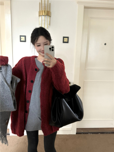 Actual shot of lazy, casual, loose retro sweater for women, versatile and stylish knitted sweater