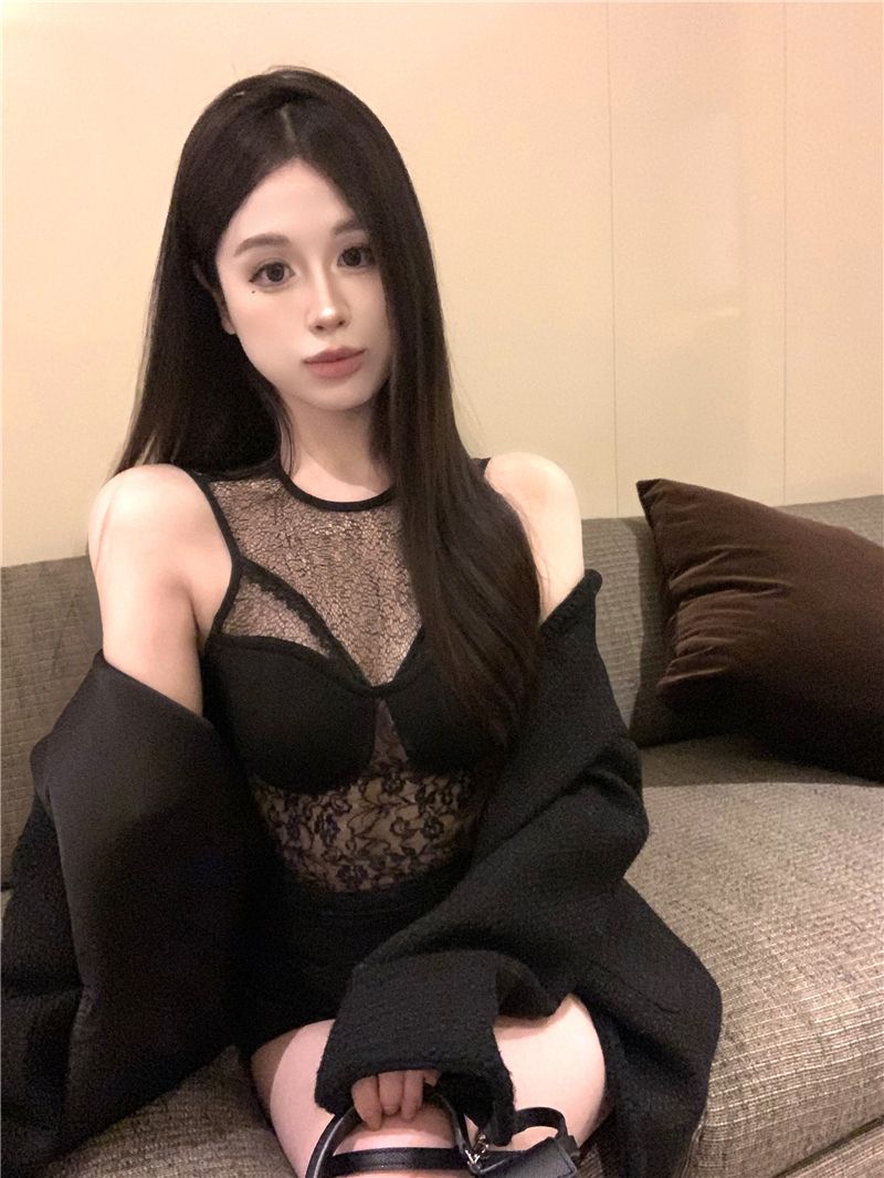 Real shot of black sexy spliced ​​lace vest short slightly see-through slim fit top for women