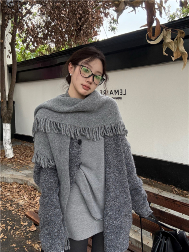 Actual shot of lazy, casual, loose retro sweater for women, versatile and stylish knitted sweater