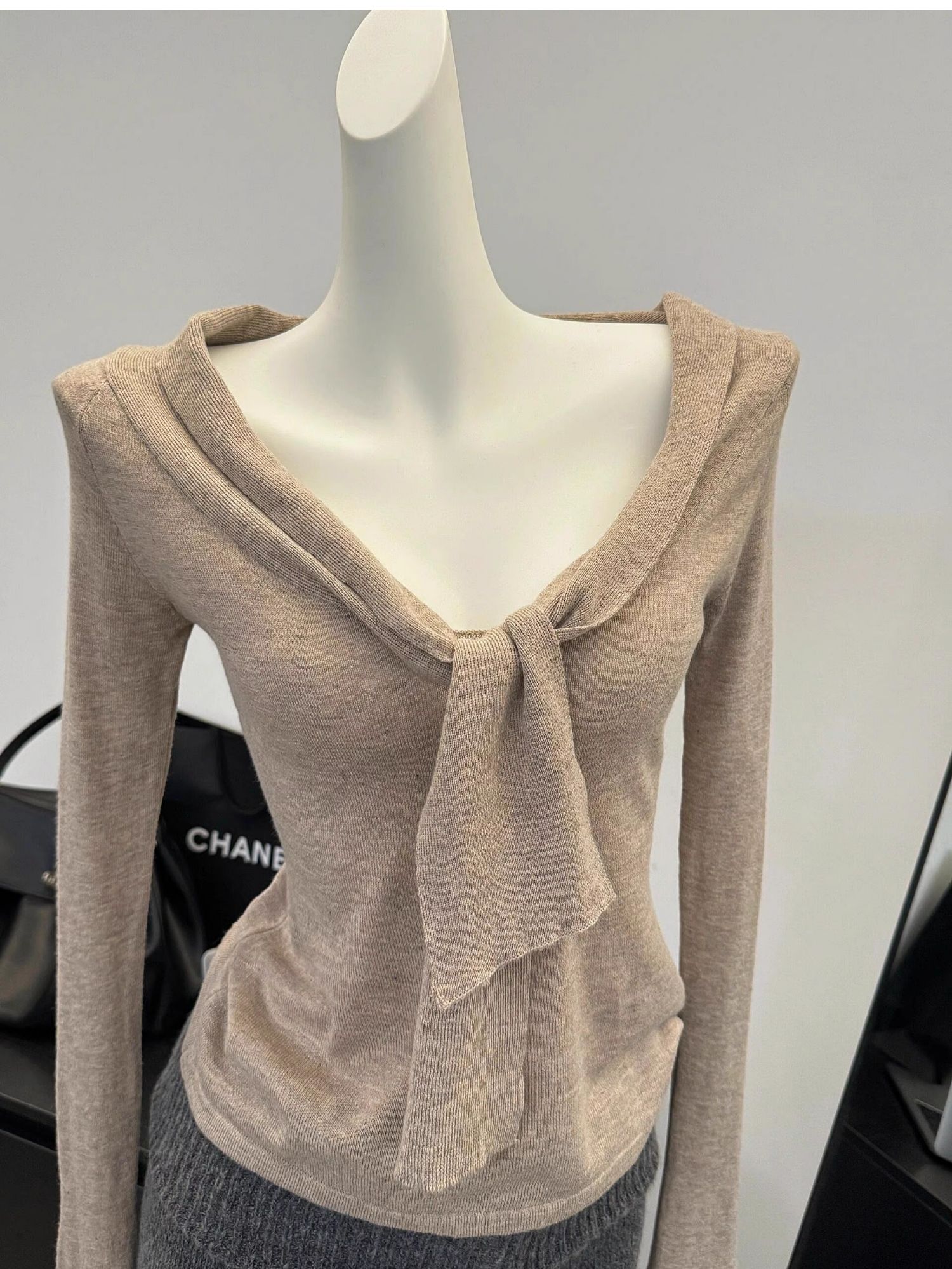 Hot girl pure desire suit sexy V-neck long-sleeved sweater Korean style bottoming top for women 2024 autumn