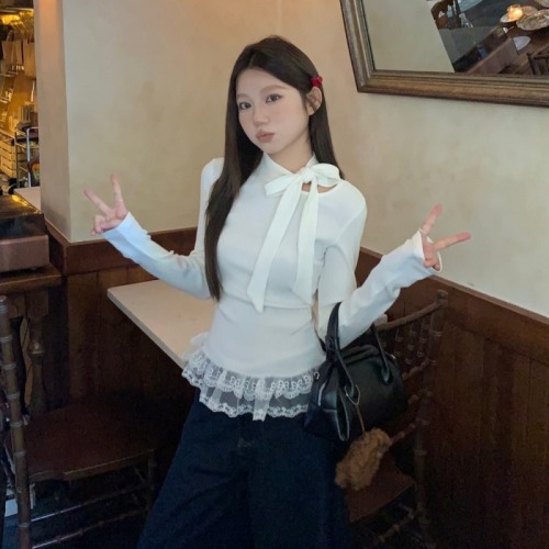 Actual shot of small fragrant bow knitted shirt for women with halter neck and lace splicing bottoming shirt.