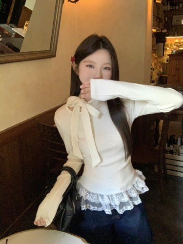 Actual shot of small fragrant bow knitted shirt for women with halter neck and lace splicing bottoming shirt.