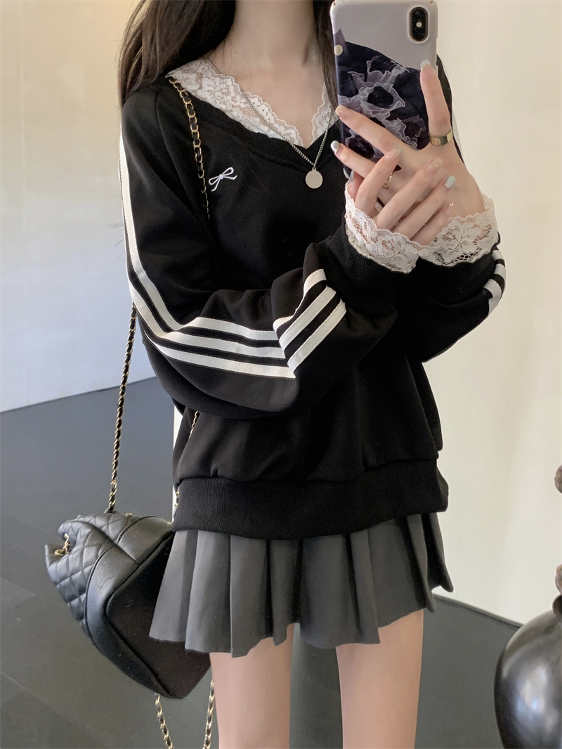 Real shot, real autumn and winter new style lace splicing v-neck sweatshirt, loose design long-sleeved top